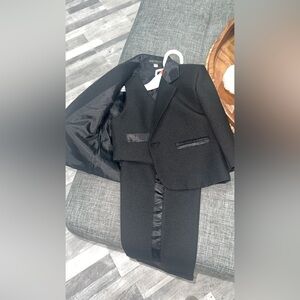 Classic Black kids Suit 3 pieces new